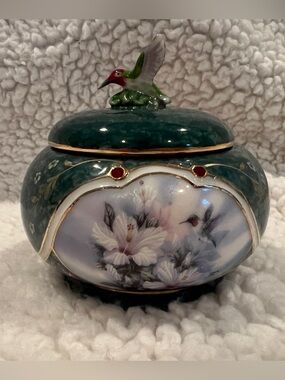 Lena Liu's Jeweled Ruby Throated Hummingbird Music Trinket Box - NICE! 1999